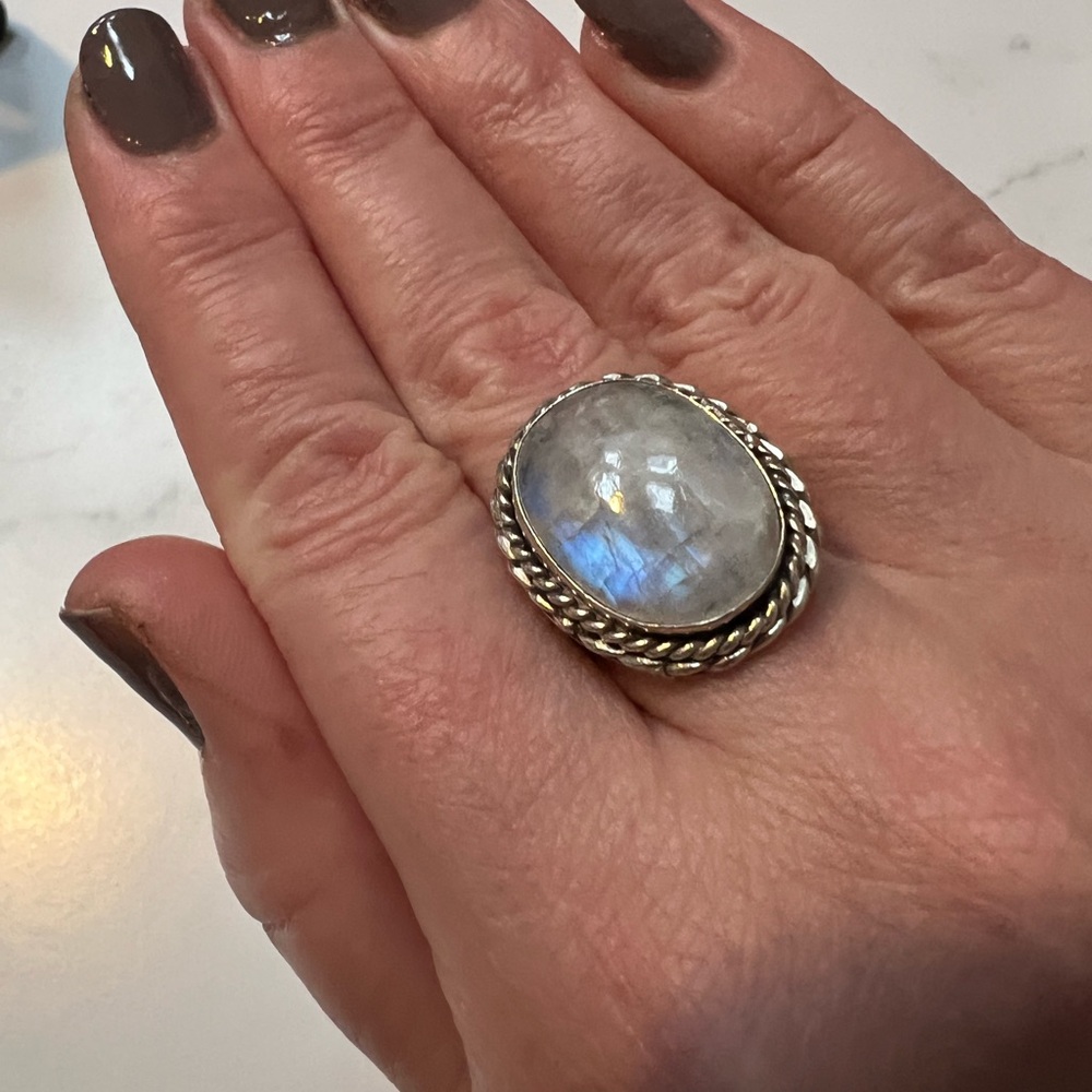 Elegant Silver Moonstone Ring - Picture 2 of 3
